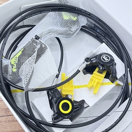 Freios a Disco Magura MT8 Carbon Flatmount