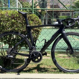 Pinarello Dogma F12 AXS