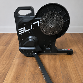 Rolo de Treino Smart Elite Suito-T + Tapete + Cassete Cues 11V