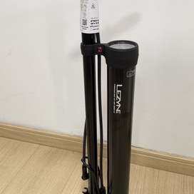 Bomba de Pé Pressure Lezyne Over Drive Tubeless